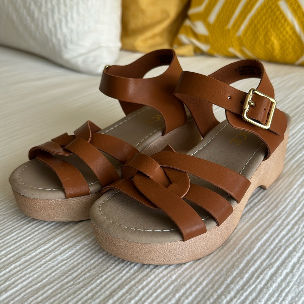 The Children’s Place Toddler Clog Sandals
